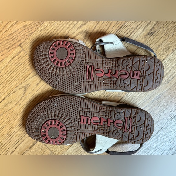 Merrell cream and brown leather sandals with back strap - Picture 9 of 12